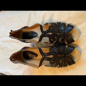 Earthies comfort orthotic retro style black shoes